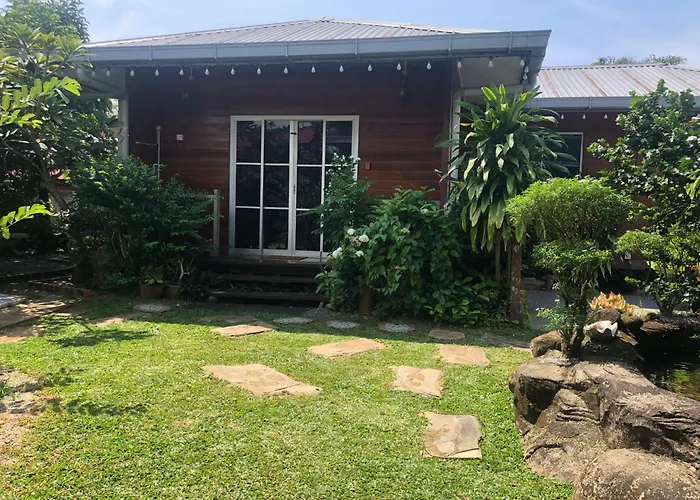 Sri Kandis Cottage Stay Kch