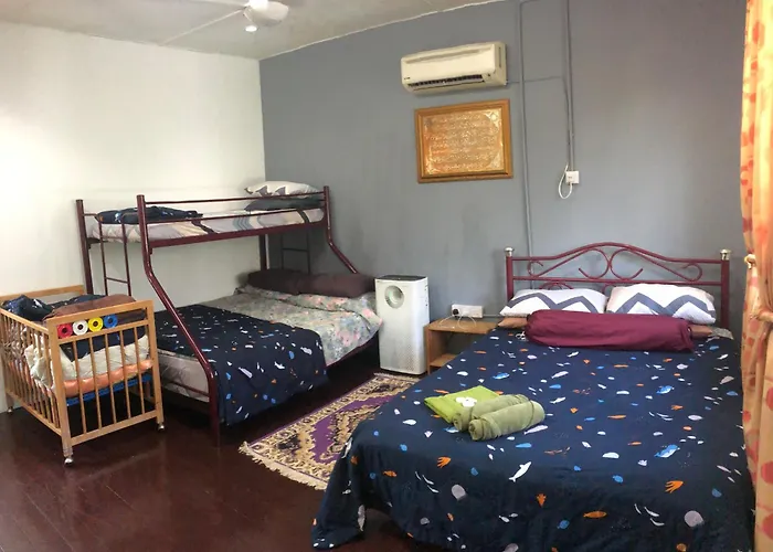 Sri Kandis Cottage Stay Kch