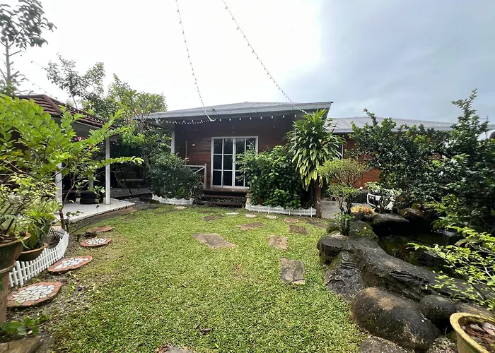 Sri Kandis Cottage Stay Kch